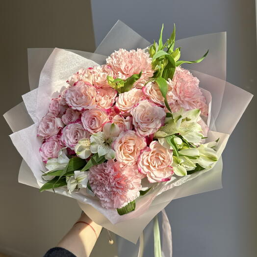 Букет из кустовой розы, диантуса и альстромерии 🌸