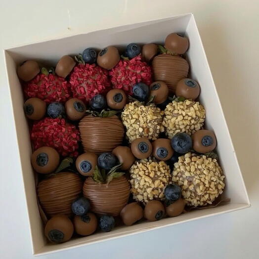 Шоколадный микс из клубники и голубики 🍓🫐