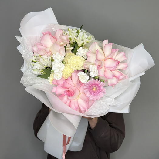 букет из французских роз, хризантем, альстромерий «sweet blush»