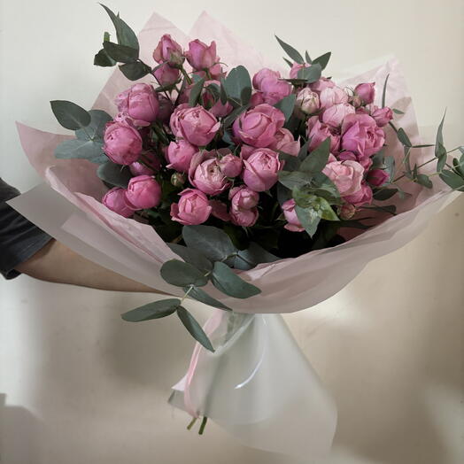 Нежный букет из кустовых роз Silva Pink