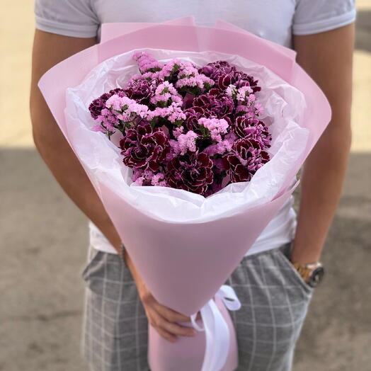 Авторский букет из эксклюзивных диантусов и статицы