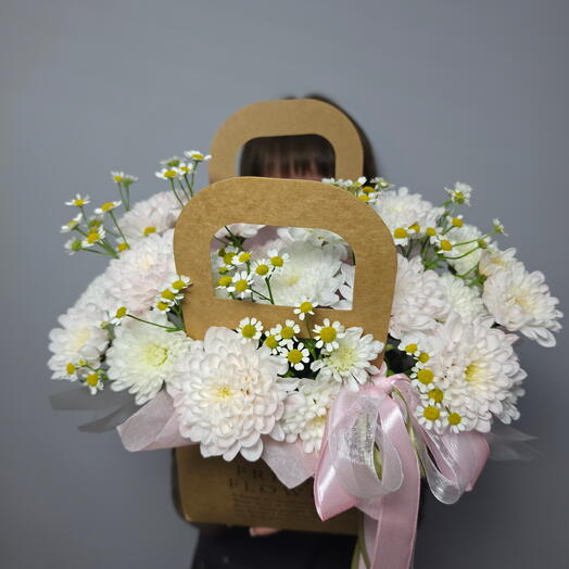 Кустовая хризантема с танацетумом в крафтовой сумочку🌸