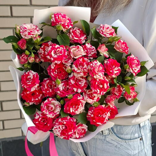 БУКЕТ ИЗ ЯРКИХ КУСТОВЫХ РОЗ ♥️