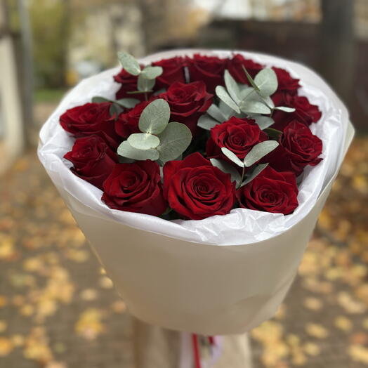 15 красных роз