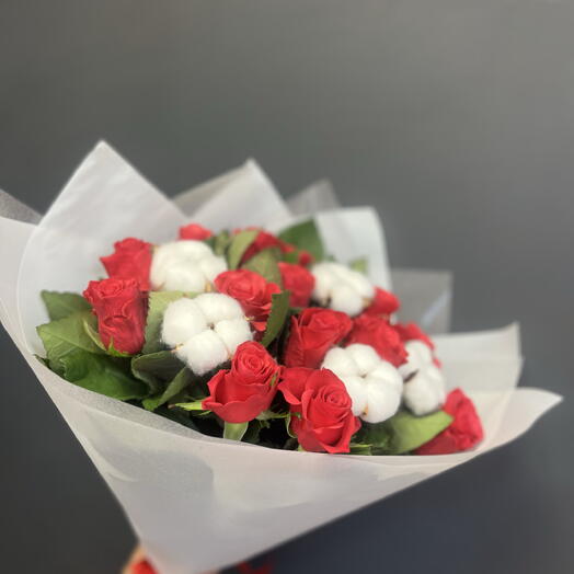 Букет роз рови в красивом оформлении 🌹💐