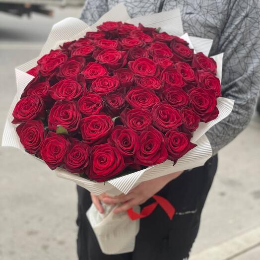 Un ramo de 51 rosas rojas