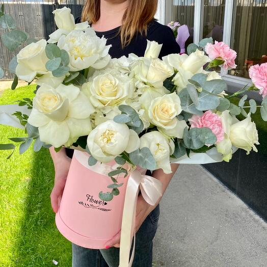 Prefabricated box with roses