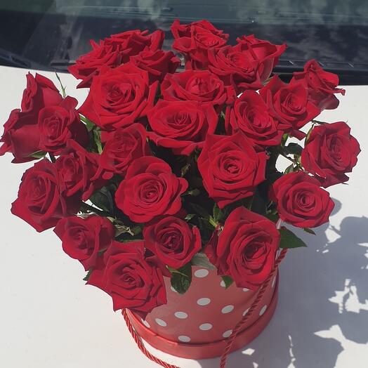 Червоні троянди в коробці