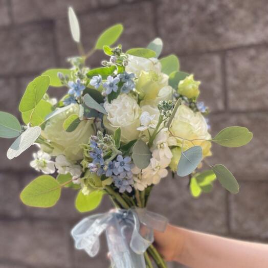 Wedding bouquet of rose and oxypetalum