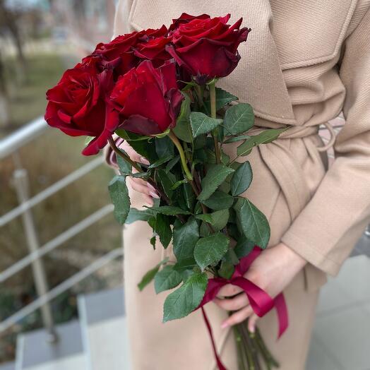 Букет красных роз 9 штук