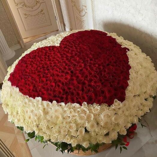 501 троянда в кошику