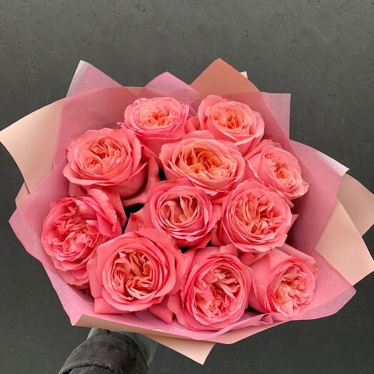 Bouquet of peony-shaped Pink Express roses