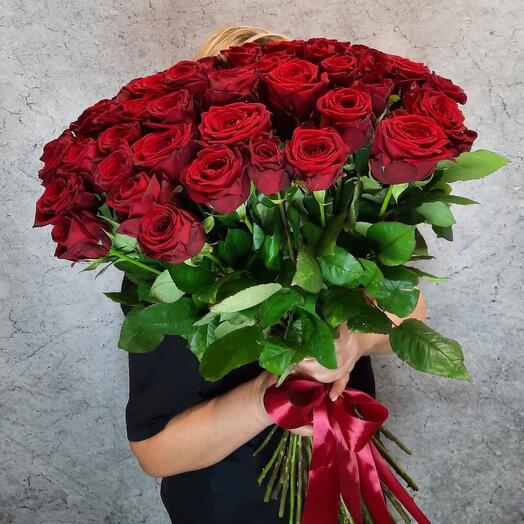 25 red roses