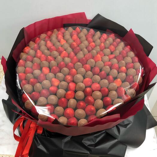 Bouquet of LUX strawberries