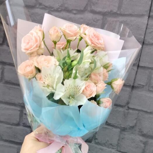 Bouquet of bush roses and alstroemeria