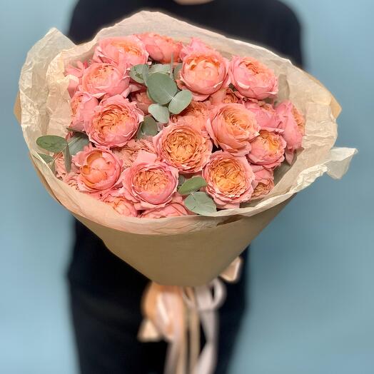 Monobucket with peony rose "Juliet" and eucalyptus