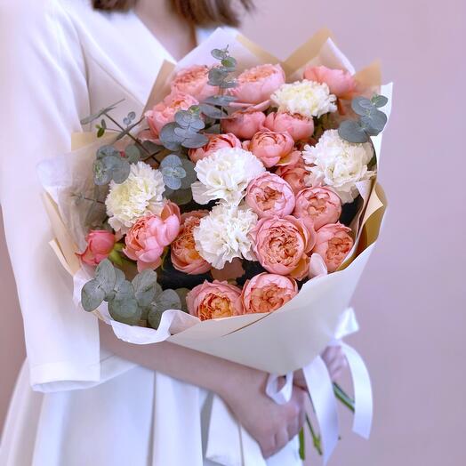 Ramo con rosas de Julieta en forma de peonía. Ramo 017