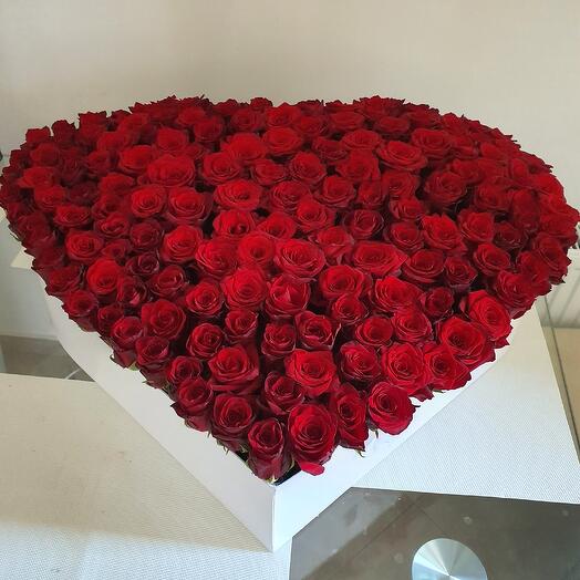 Голландские розы в коробке в виде сердца 1
