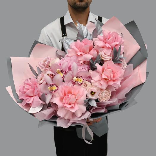 Ramo de moda de rosas y orquídeas francesas