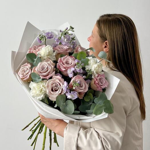 Bouquet in a delicate range with roses and mattiola BOUQUET 348