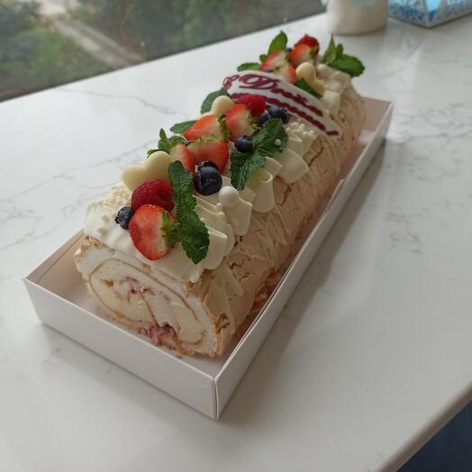 Меренговый рулет с малиной