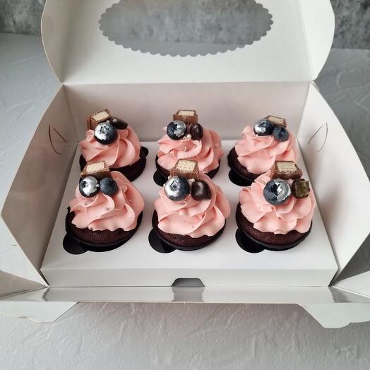 Cupcakes de chocolate con caramelo y maní