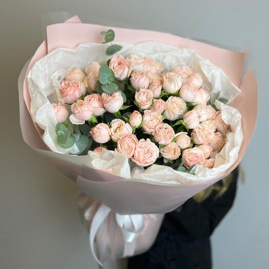 Bouquet 176 of 15 soft pink bombastic bush roses
