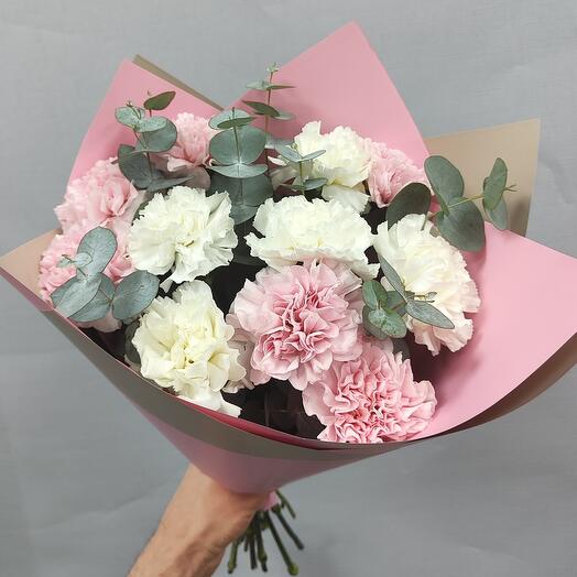 Микс нежных диантусов в сочетании с эвкалиптом 💞