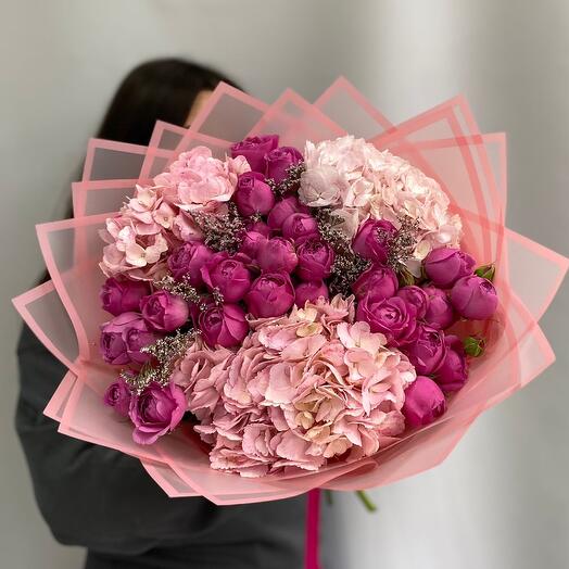 Hydrangea with a peony-shaped rose
