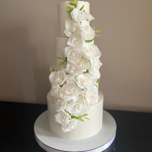 Торт свадебный с декором из сахарной пасты