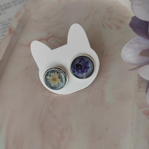 Серьги-гвоздики из эпоксидной смолы и сухоцветов 2