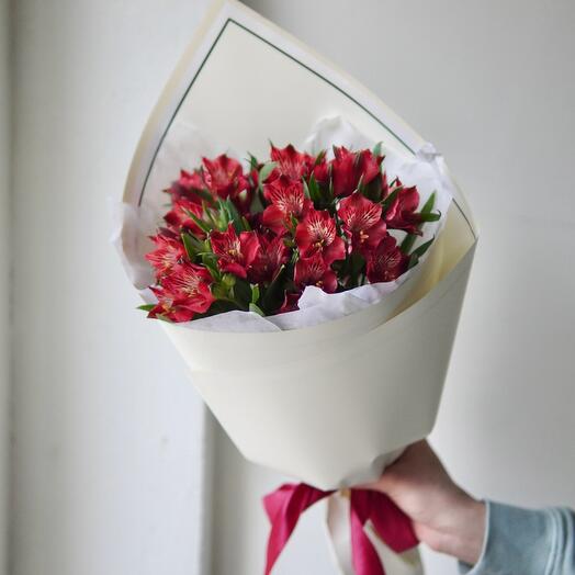 Bouquet of red alstroemeria
