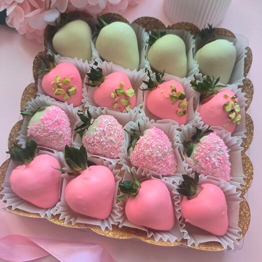 Клубника в шоколаде 16шт розовая