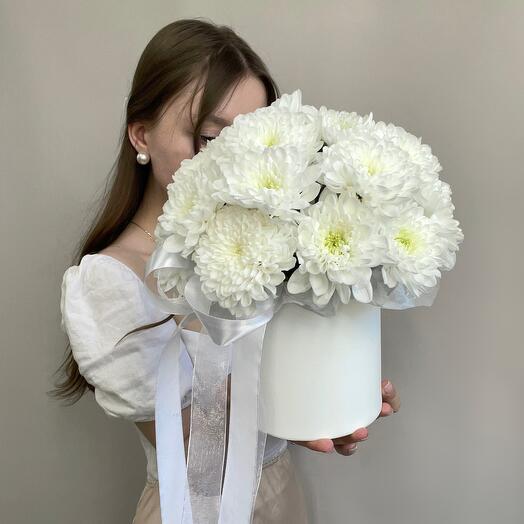 Composition of white bush chrysanthemums