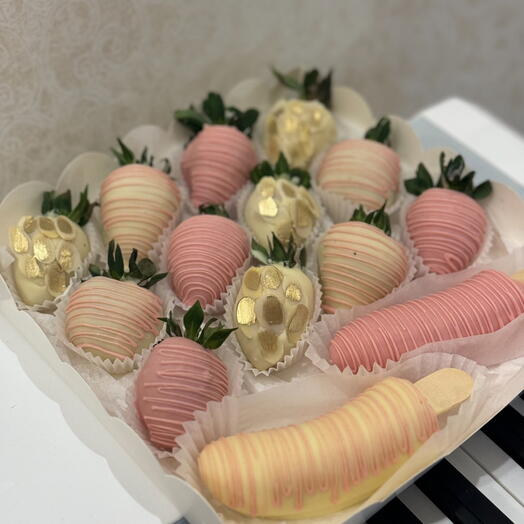 Клубника и бананы в шоколаде (белый шоколад )