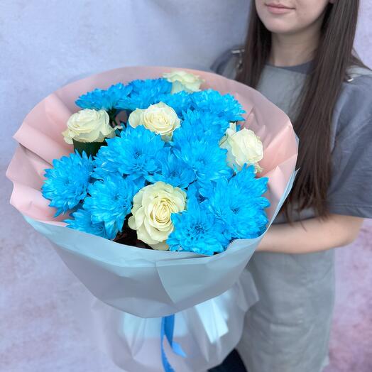 A bright bouquet of roses and chrysanthemums
