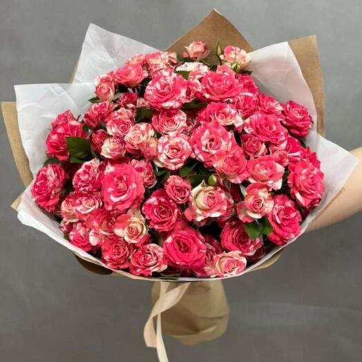 Яркий букет из Голландской кустовой розы Файер Фокс