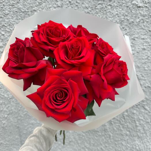 Яркий букет из французской розы