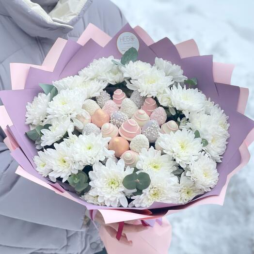 Bouquet with chocolate-covered strawberries 400 Shine with chrysanthemum