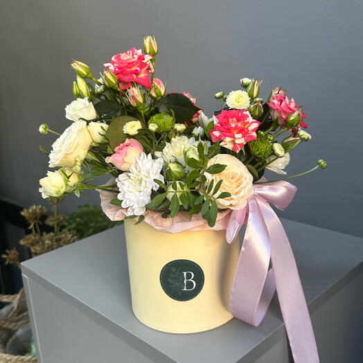 Flores en Caja con rosas brillantes