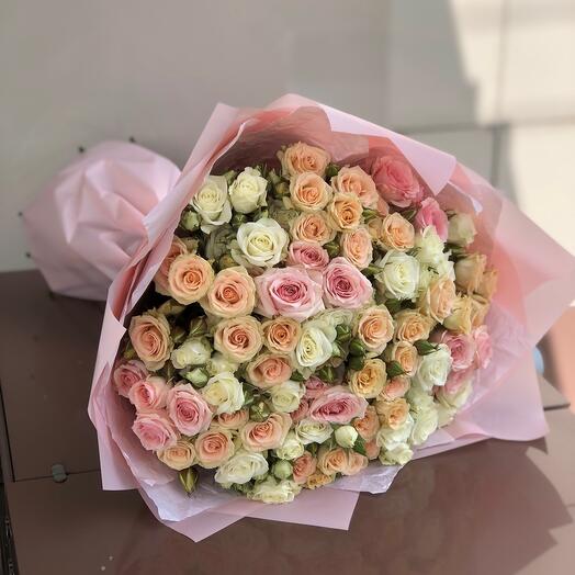 Нежный микс кустовых роз