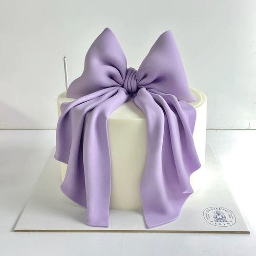 Торт с бантом