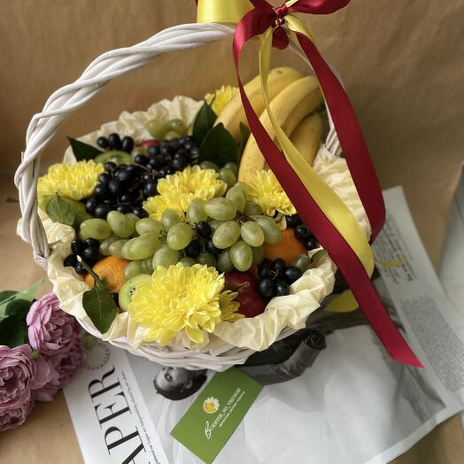 Корзина с фруктами
