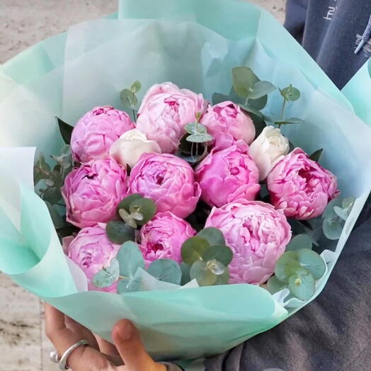 10 Pink peonies