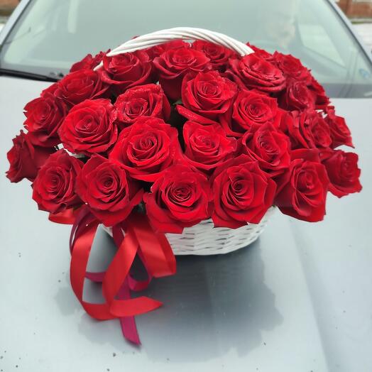 Корзина из 35 роз