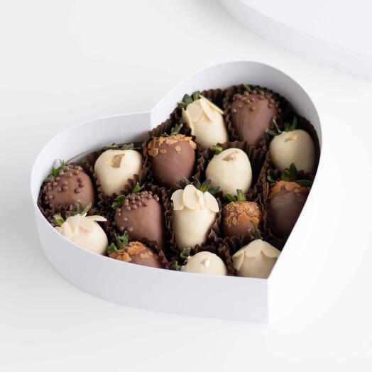 Клубника в шоколаде сердце «Гламур» - S