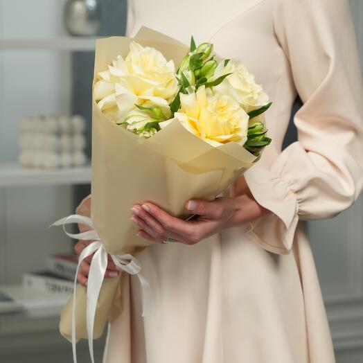 Кремовая французская роза с альстромерией (M) (146)