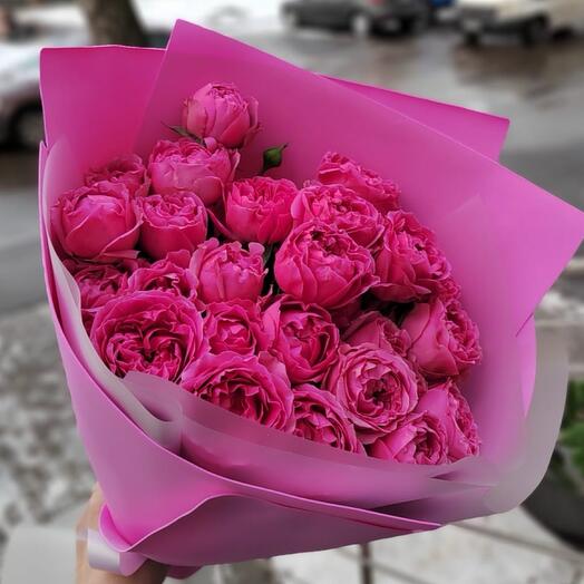 Ramo de rosas arbustivas en forma de peonía de MISTY BUBBLES
