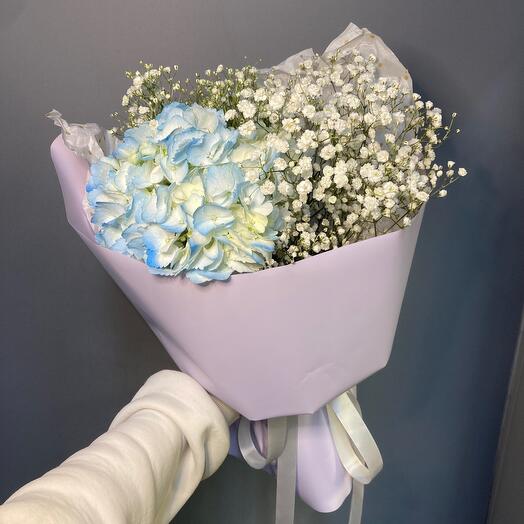 Небесно голубая гортензия с гипсофилой 💙