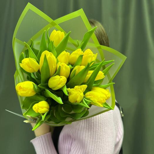 Яркий букет из 15 желтых тюльпанов